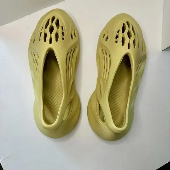 🥂SOLD🥂Adidas Yeezy Foam RNNR Runner in Sulfur, Size 8 - Picture 7 of 9